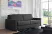 Il divano letto Lampo è offerto in varie dimensioni, con braccioli a scelta.