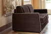 Il divano Retrohs ha cuciture a vista realizzate in contrasto con l'intero rivestimento