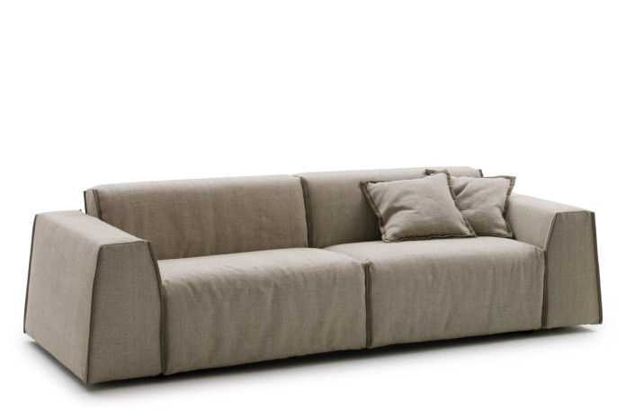 Design 3-Sitzer Sofa mit Bordüre in Kontrast.