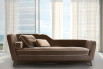 Jeremie-EVO Sofa mit Bordüre der Sitzfläche in Kontrast zu dem ganzen Bezug