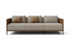 Dizweifarbiges Sofa mit Zierkissen Marsalis